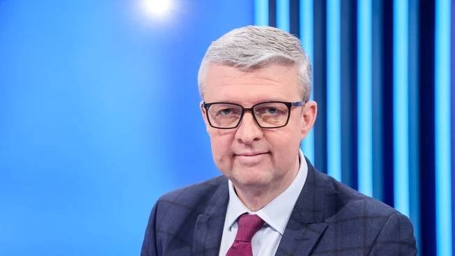 Auta budou pro lidi nedostupný luxus. Elektromobilita nesmí být diktát, zlobí se Havlíček