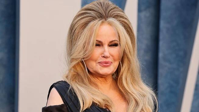 Jennifer Coolidge In a Faux Bob and Bangs Is Everything I Didn't Know I Needed — See Photo
