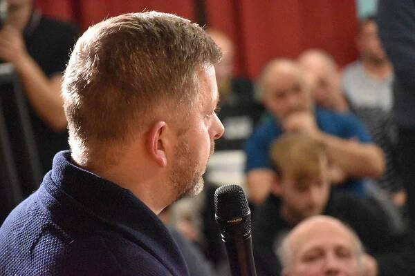 Sokolov se nestal druhou Karvinou. Debata s Rakušanem ale byla velmi vyhrocená