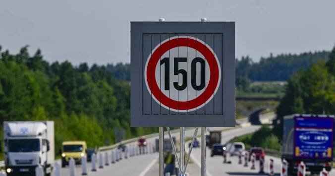Až 150 kilometrů v hodině. Nové značení na dálnici D3 mezi Budějovicemi a Táborem povolí vyšší rychlost