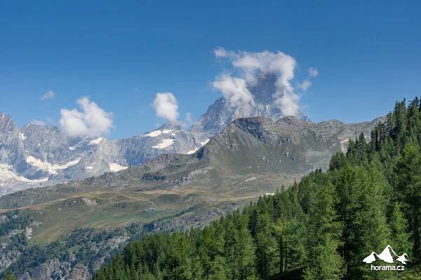 Nad údolí Valtournenche s výhledem na Matterhorn | Horama