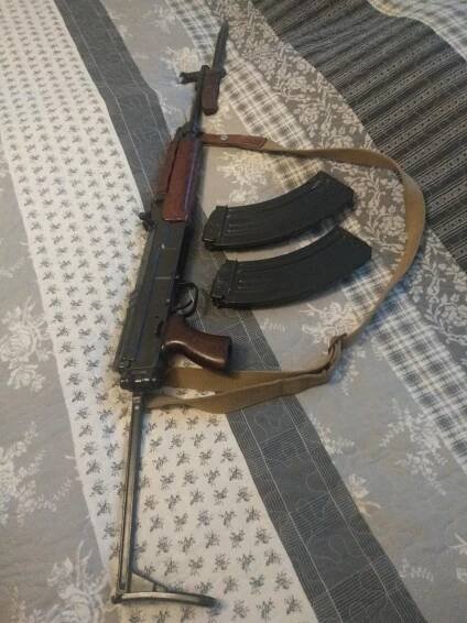 Samopal vzor 58 V-se sklopkou-ZNEHODNOCENO - Sběratelské zbraně