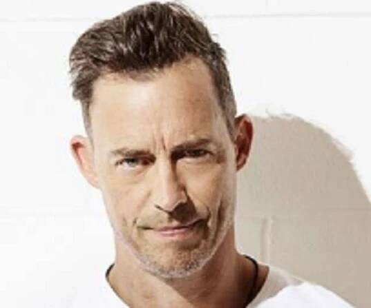 Tom Cavanagh Biography - Facts, Childhood, Family Life & Achievements
