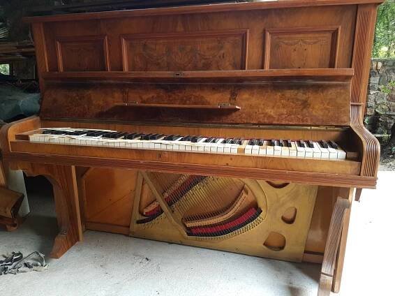 Bach Upright Piano (379)