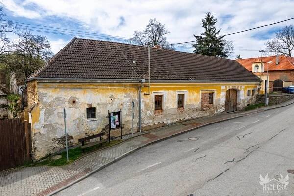 Chalupa se zahradou a stodolou v obci Stožice u Vodňan | Reality.iDNES.cz 