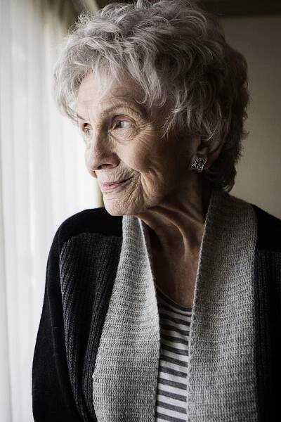 Nobel Prize-Winning Author Alice Munro Has Died at 92