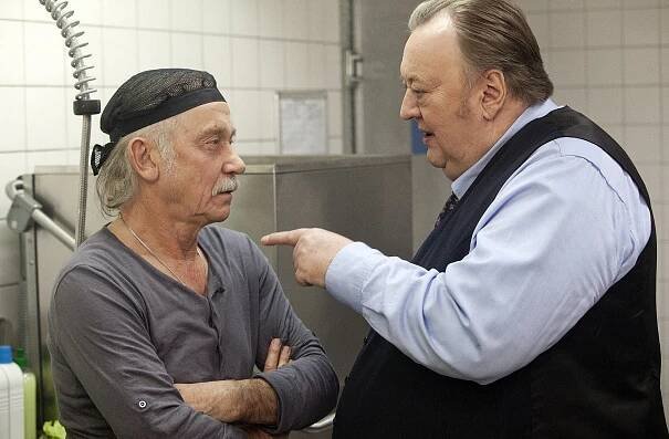 Tlusťoch - Příliš mnoho kuchařů (S04E05) (2012)