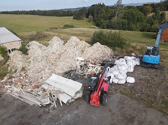 9. září 2025 začala bavorská firma odvážet z Těchanova, místní části Jiříkova...