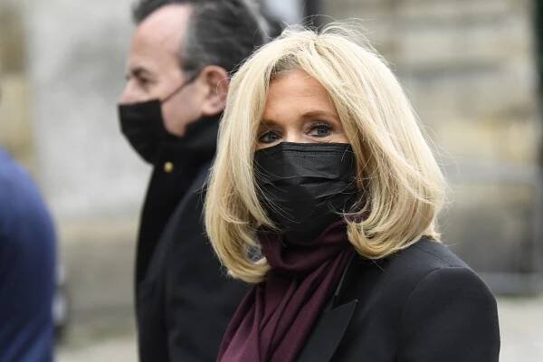 Brigitte Macron réagit à la polémique sur l'entrée du pronom 