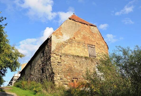 Soubor:Chříč, zámecký areál, sýpka.JPG – Wikipedie