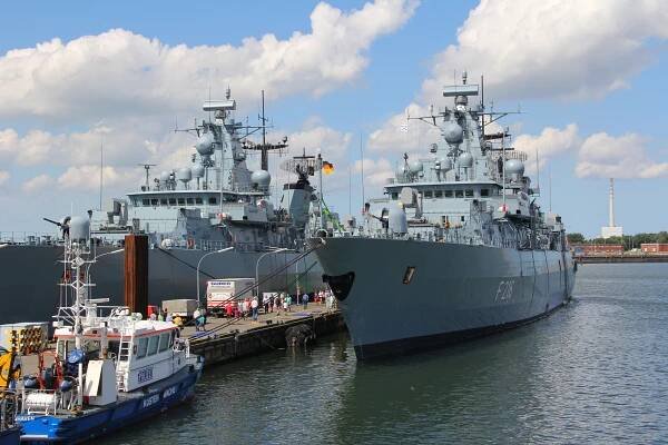 Soubor:F216 Schleswig-Holstein and F215 Brandenburg.jpg