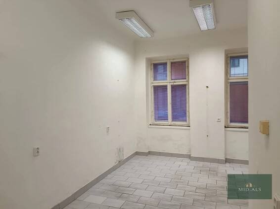 Nebytové prostory- kadeřnictví/masáže/kosmetika/kancelář/obchod/apod., 32 m2, Barrandova ul. v Plzni