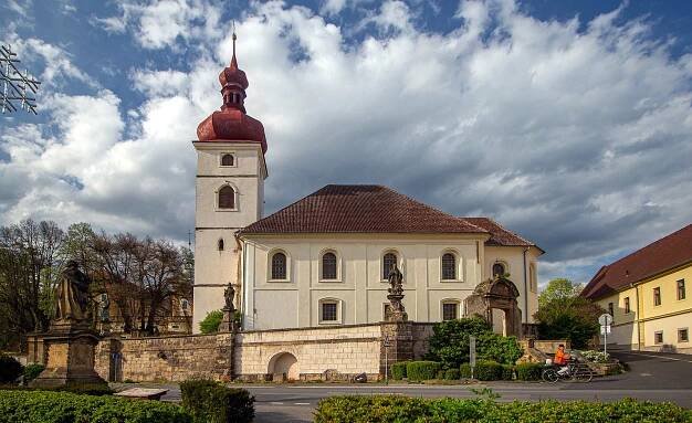 Soubor:Liběšice kostel 1a.jpg – Wikipedie