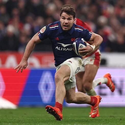 England v France: The mystifying qualities that make Antoine Dupont the best in the world
