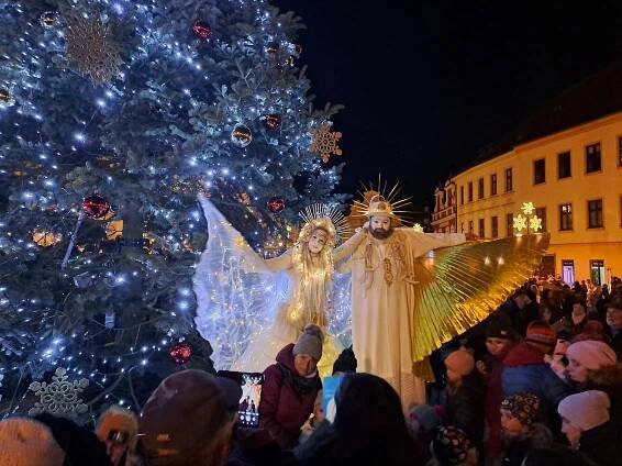 Pyroshow i obří andělé. Advent v Táboře začal už v pátek