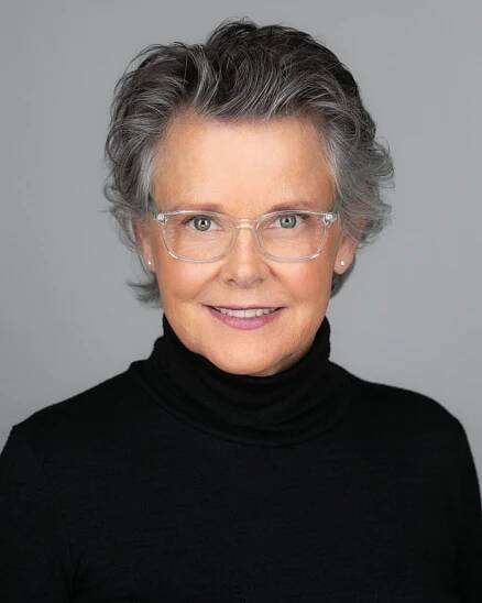 A Chat with 'Bros' & 'Married... with Children's' Amanda Bearse -