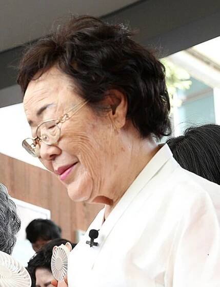 Lee Yong-soo (activist)