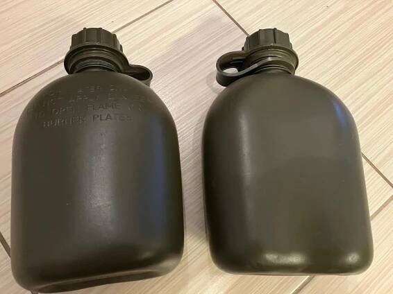 2x polní láhev US Army (válka ve Vietnamu) - replika - Sběratelství