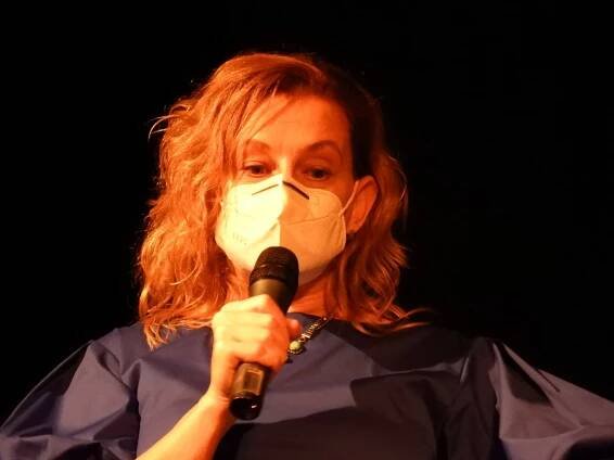 Novinářka Daniela Drtinová pokřtila knihu v čáslavském Dusíkově divadle