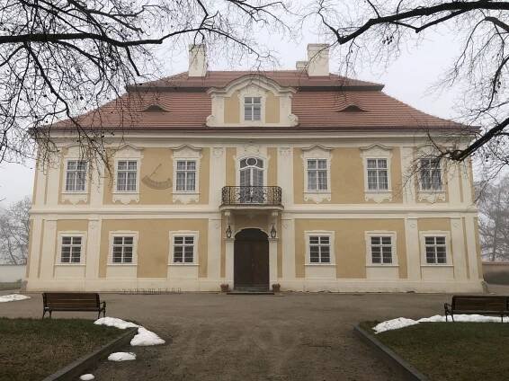 Panenské Břežany – Horní zámek - GEMA ART International s.r.o.