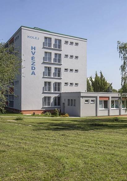 Studentské koleje hlásí plno. V ‚drahé‘ Praze se zkouší nový model, zvýhodněné ubytování se seniory