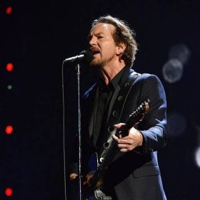 Pearl Jam Rock Band Vocalist Eddie Vedder Wallpaper