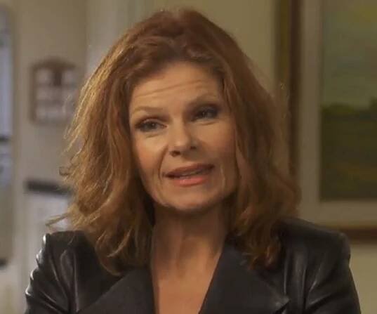 Lolita Davidovich Biography - Facts, Childhood, Family Life & Achievements