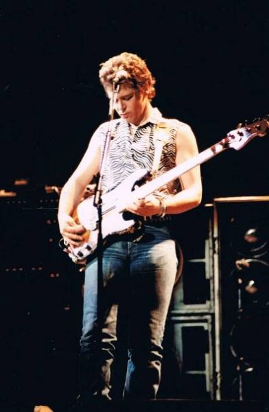 Adam Clayton - Wikipedia