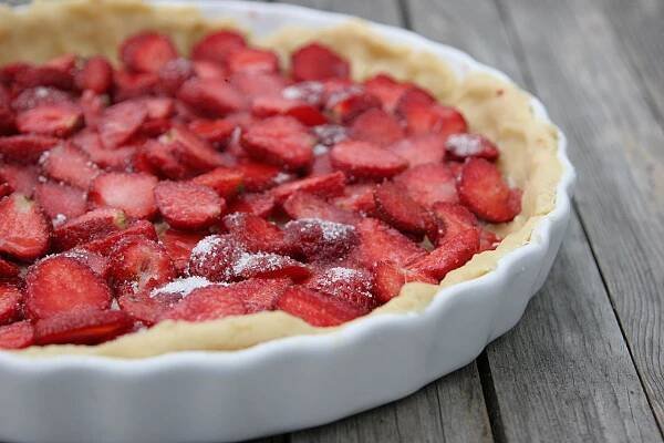 Jogurtový koláč s jahodami - Recepty Ládi Hrušky