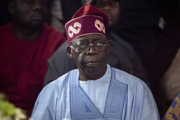 Nigéria má nového prezidenta. 71-ročný Bola Tinubu zložil v Abuji slávnostný sľub