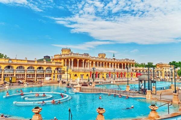 Termální lázně Széchenyi v Budapešti | ivantagan/123RF.com