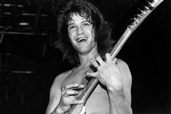 Zemřel kytarista Eddie Van Halen, legenda hardrocku