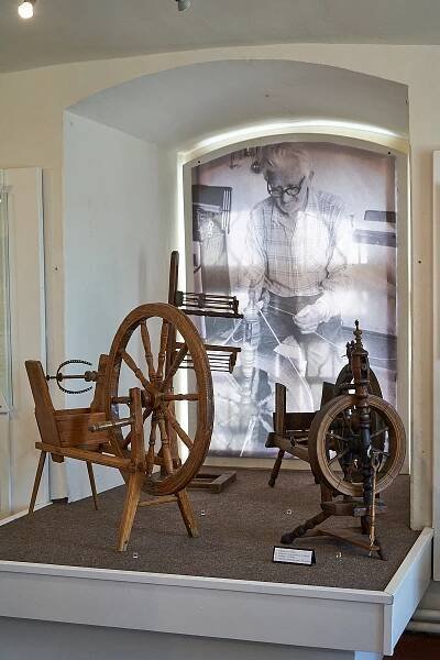Dřív lidé vyráběli oblečení doma, ukazuje muzeum