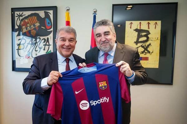 Uribes varuje Barcelonu ohledně registrací: Je to jiná situace než loni