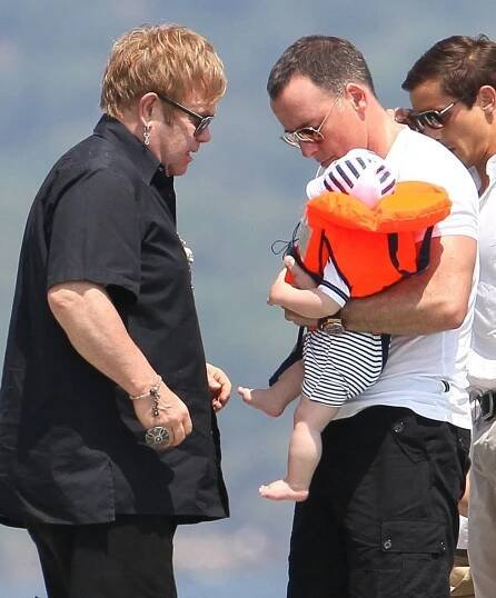 Elton John chytil smrtící infekci: Boj o život na jednotce intenzivní péče