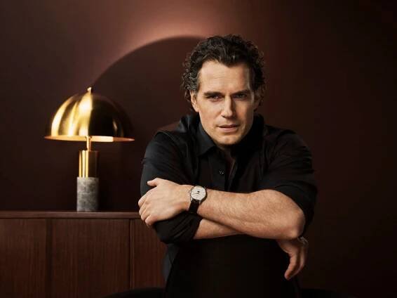 Henry Cavill je „ambasadorem elegance“ - WHAT news