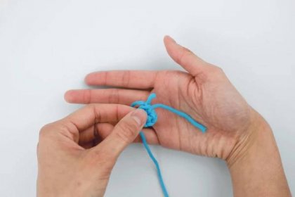 Lefty Crochet Tutorial: How to Hold a Crochet Hook and Yarn | The Woobles