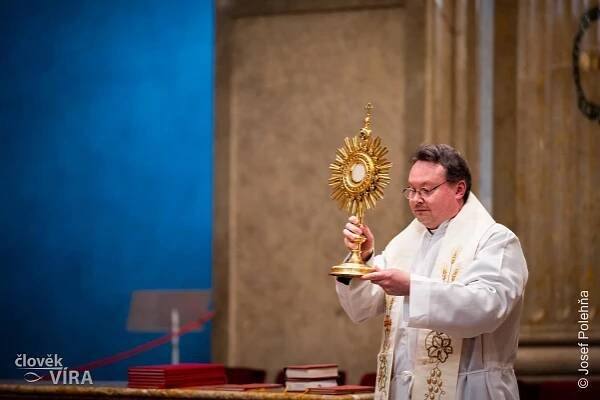 Děkanátní pouť za obnovu rodin a duchovní povolání na Velehradě – Farnost Hradčovice 