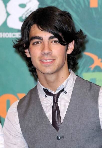 Joe Jonas - celebrity účes - HappyHair