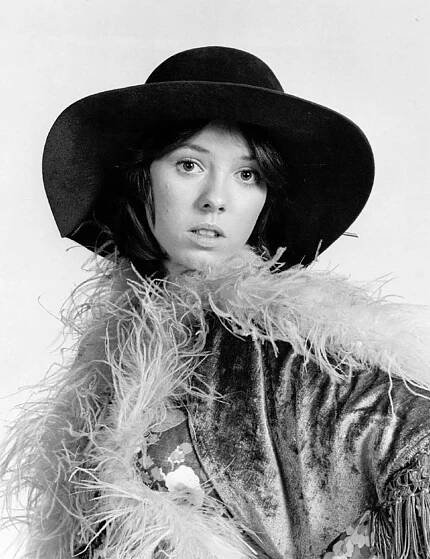 10 Distraught Details Surrounding Mackenzie Phillips, Who Was In A Sexual Relationship With Her Rocker Father John Phillips