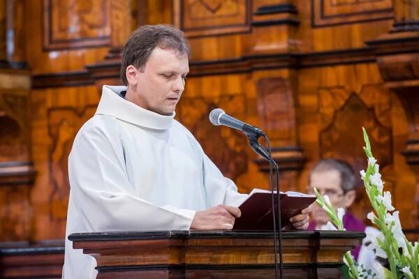 Pohřeb otec Jan Kabeláč 2015 | Farnost Brno - Židenice u kostela sv. Cyrila a Metoděje