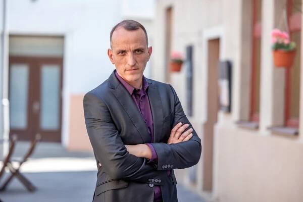 Pokladník je zpět v Ulici a má znovu velké plány • Filmožrouti.cz