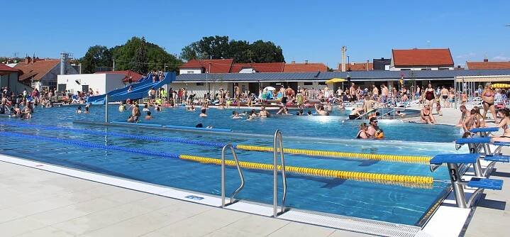 Venkovní koupaliště na Slovácku vstupné příliš nezdražila