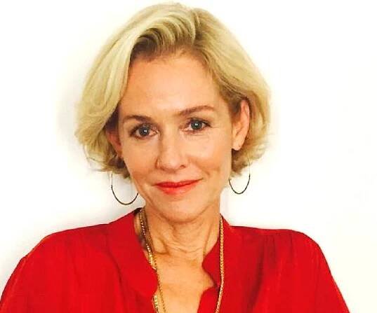 Penelope Ann Miller Biography - Facts, Childhood, Family Life & Achievements