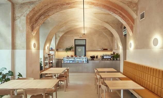 V historické budově v centru Prahy vznikla restaurace Alma s kavárnou a vinárnou – DesignMag.cz