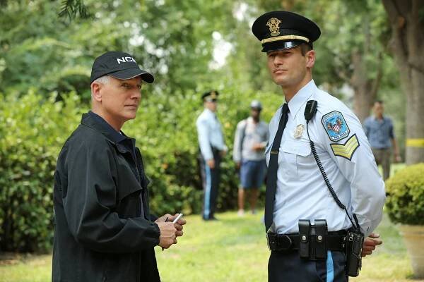Námořní vyšetřovací služba - Zabijte posla - Z filmu - Mark Harmon, Johann Urb