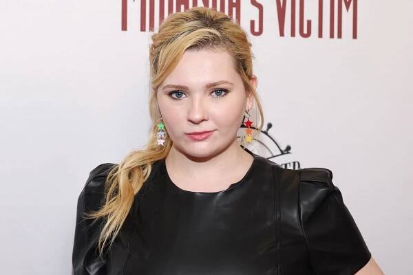 Abigail Breslin Warns College Students of 'Massive Red Flag' in Abusive Relationship After Revealing Her Own Story
