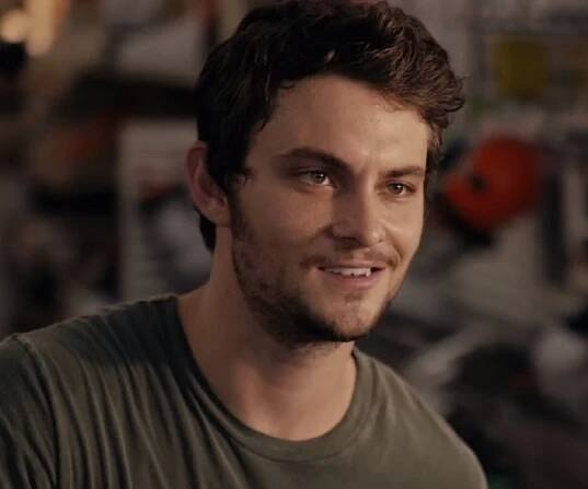 Shiloh Fernandez Biography - Facts, Childhood, Family Life & Achievements
