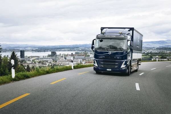 Elektrická nákladní auta Volvo najela za pět let v reálném provozu 80 milionů kilometrů 