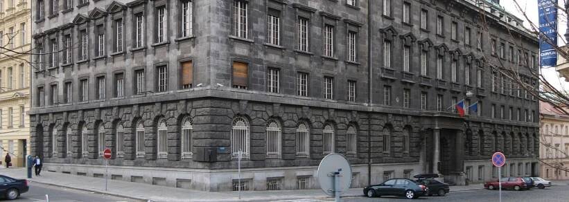 Petschkův palác v centru Prahy sloužil jako mučírna gestapa. Vězňům v něm vytrhávali vlasy a lámali prsty